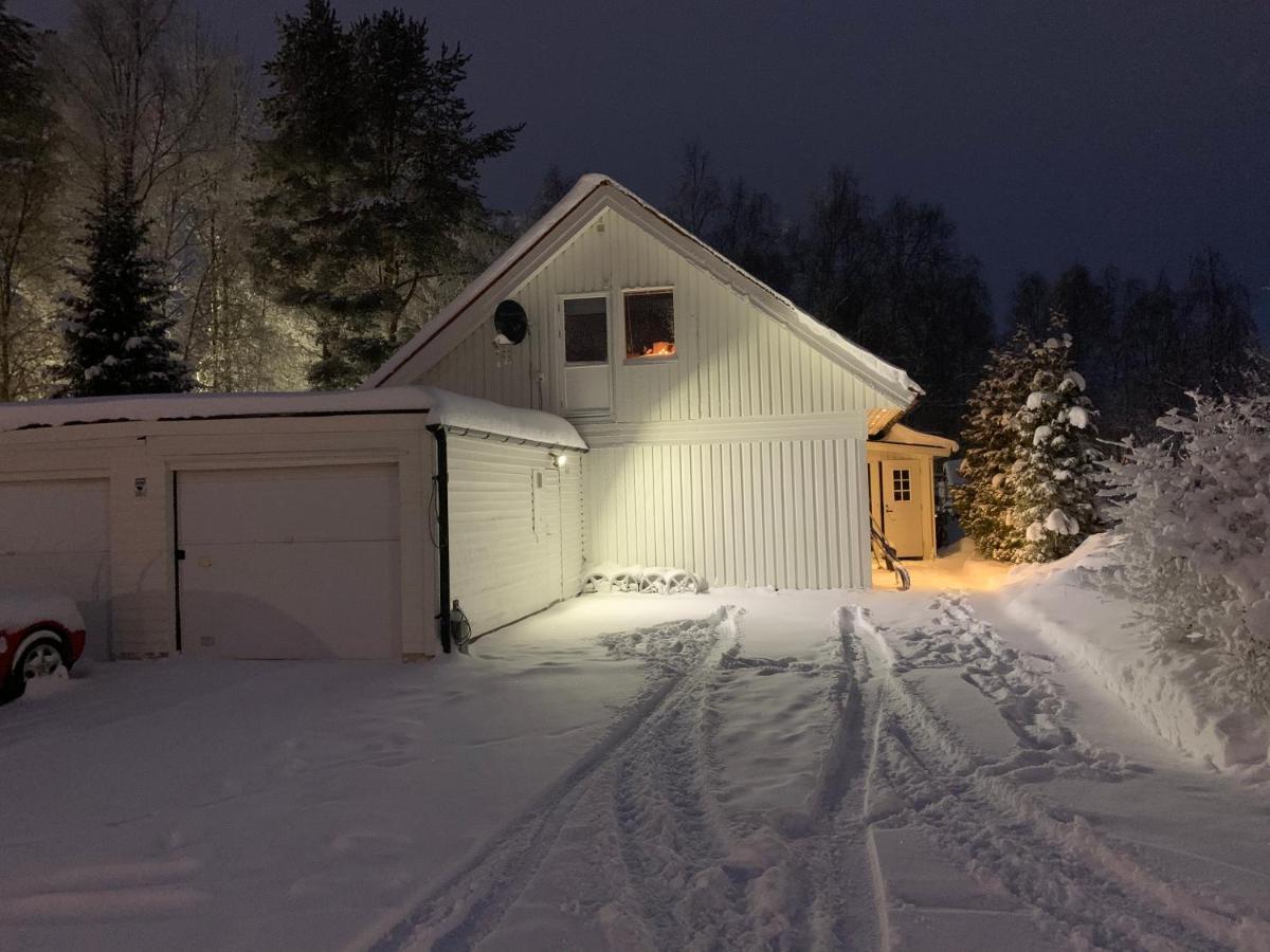 Own Room With Big Bed In A Big House! Lulea Bagian luar foto