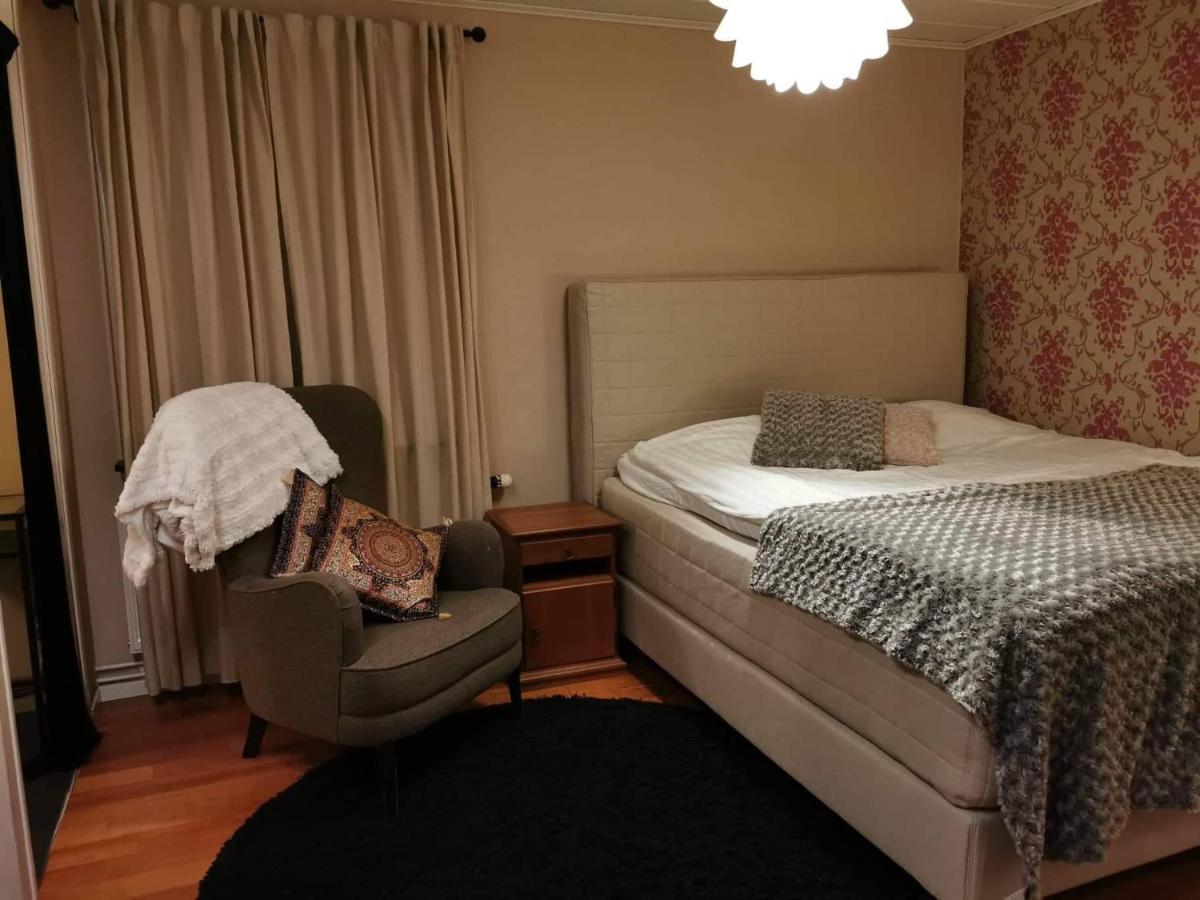 Own Room With Big Bed In A Big House! Lulea Bagian luar foto